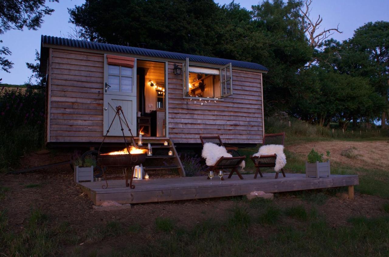 Tilbury Shepherd Huts With Hot Tubs Plus Holiday Cottages West Bagborough ภายนอก รูปภาพ
