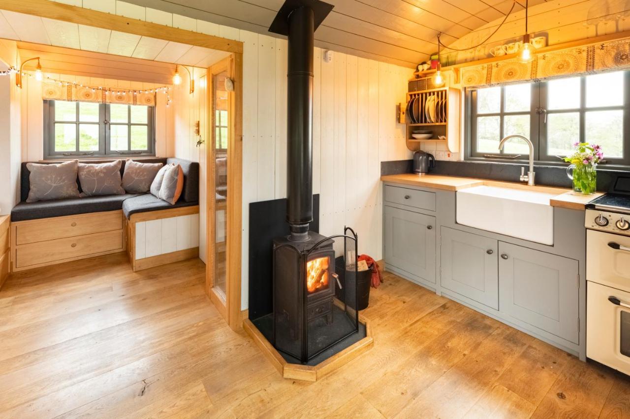 Tilbury Shepherd Huts With Hot Tubs Plus Holiday Cottages West Bagborough ภายนอก รูปภาพ