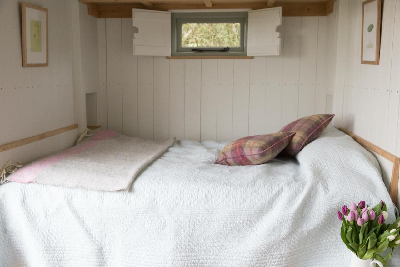 Tilbury Shepherd Huts With Hot Tubs Plus Holiday Cottages West Bagborough ภายนอก รูปภาพ