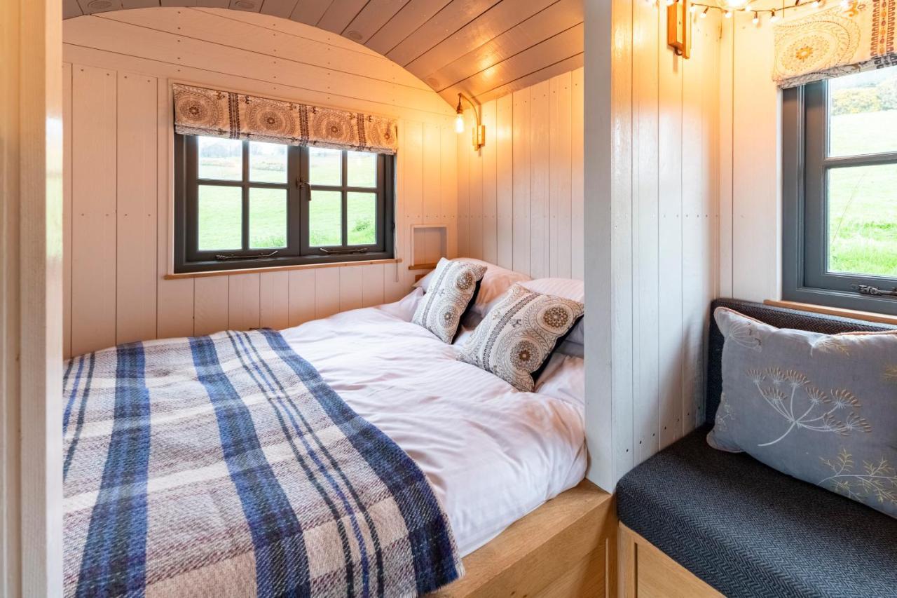 Tilbury Shepherd Huts With Hot Tubs Plus Holiday Cottages West Bagborough ภายนอก รูปภาพ