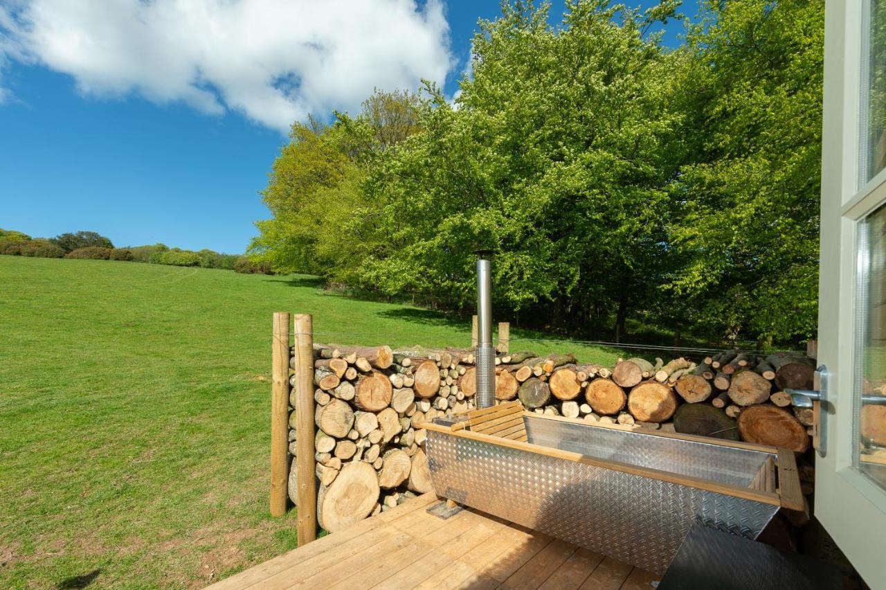 Tilbury Shepherd Huts With Hot Tubs Plus Holiday Cottages West Bagborough ภายนอก รูปภาพ